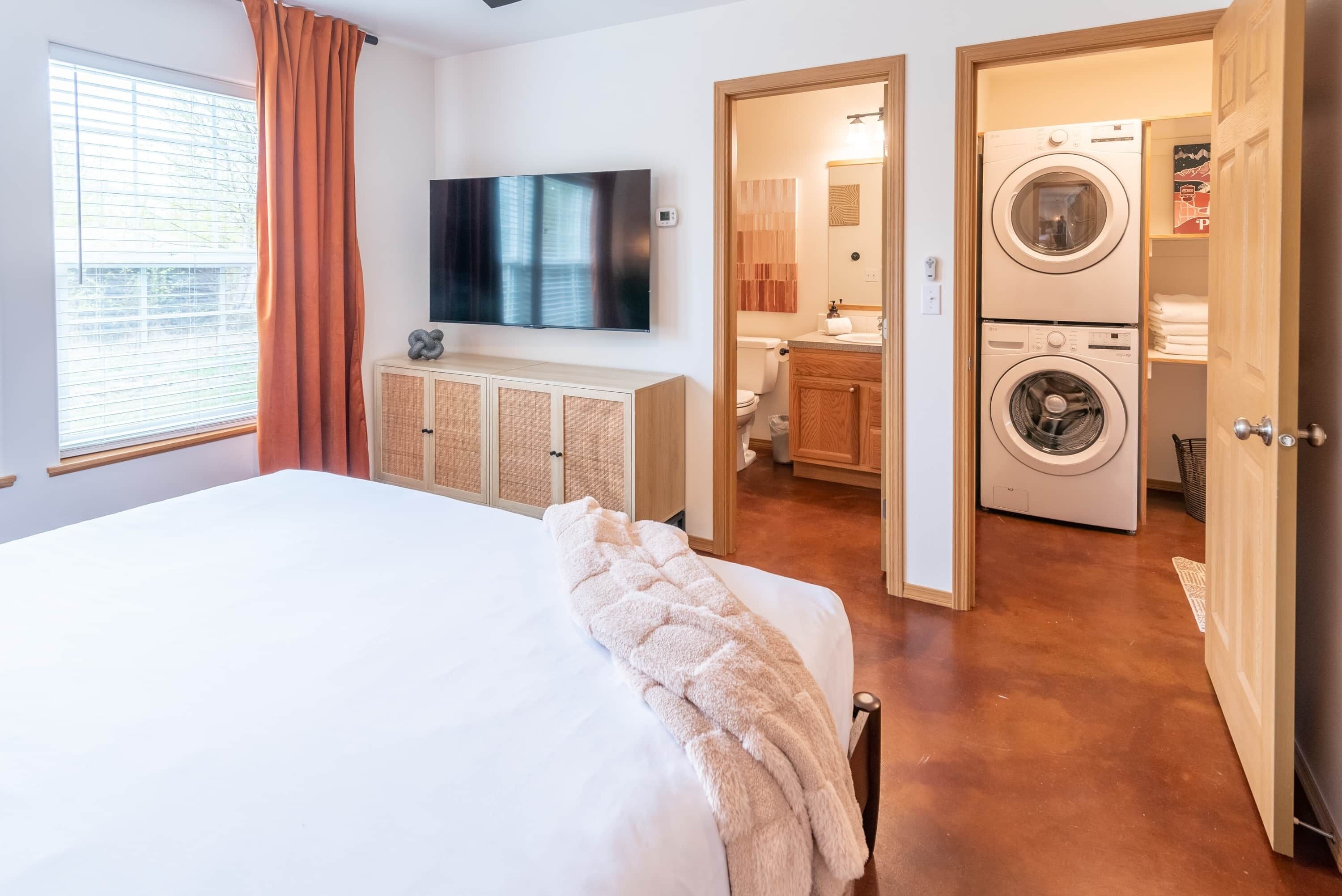 2 habitaciones, tabla de planchar con plancha y cuna de viaje 