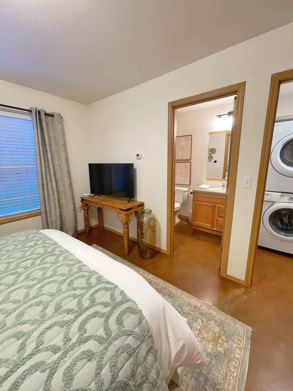 Iron/ironing board, travel cot, WiFi, bed sheets