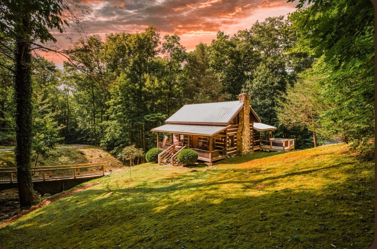 Handcrafted Creekside Cabin and Playhouse
