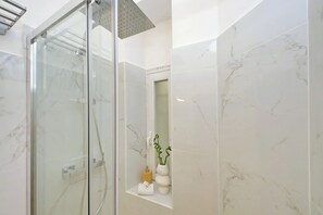 Shower, hair dryer, bidet, towels - CAMPO de FIORI Rome by FOOT Wonderfull Apartment AirCond Wifi (Roma)