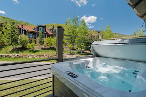 Great location for all seasons. Walk to skiing or hike out the door.