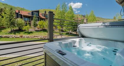 Great location for all seasons. Walk to skiing or hike out the door.