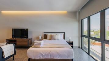 1 slaapkamer, een bureau, een strijkplank/strijkijzer, wifi