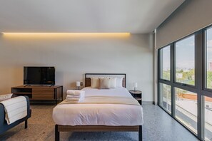 1 bedroom, desk, iron/ironing board, WiFi