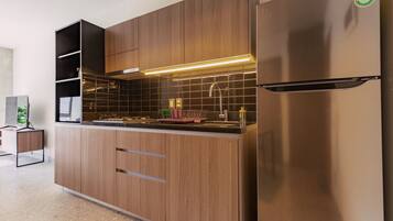 Kühlschrank, Mikrowelle, Wasserkocher mit Kaffee-/Teezubehör, Toaster