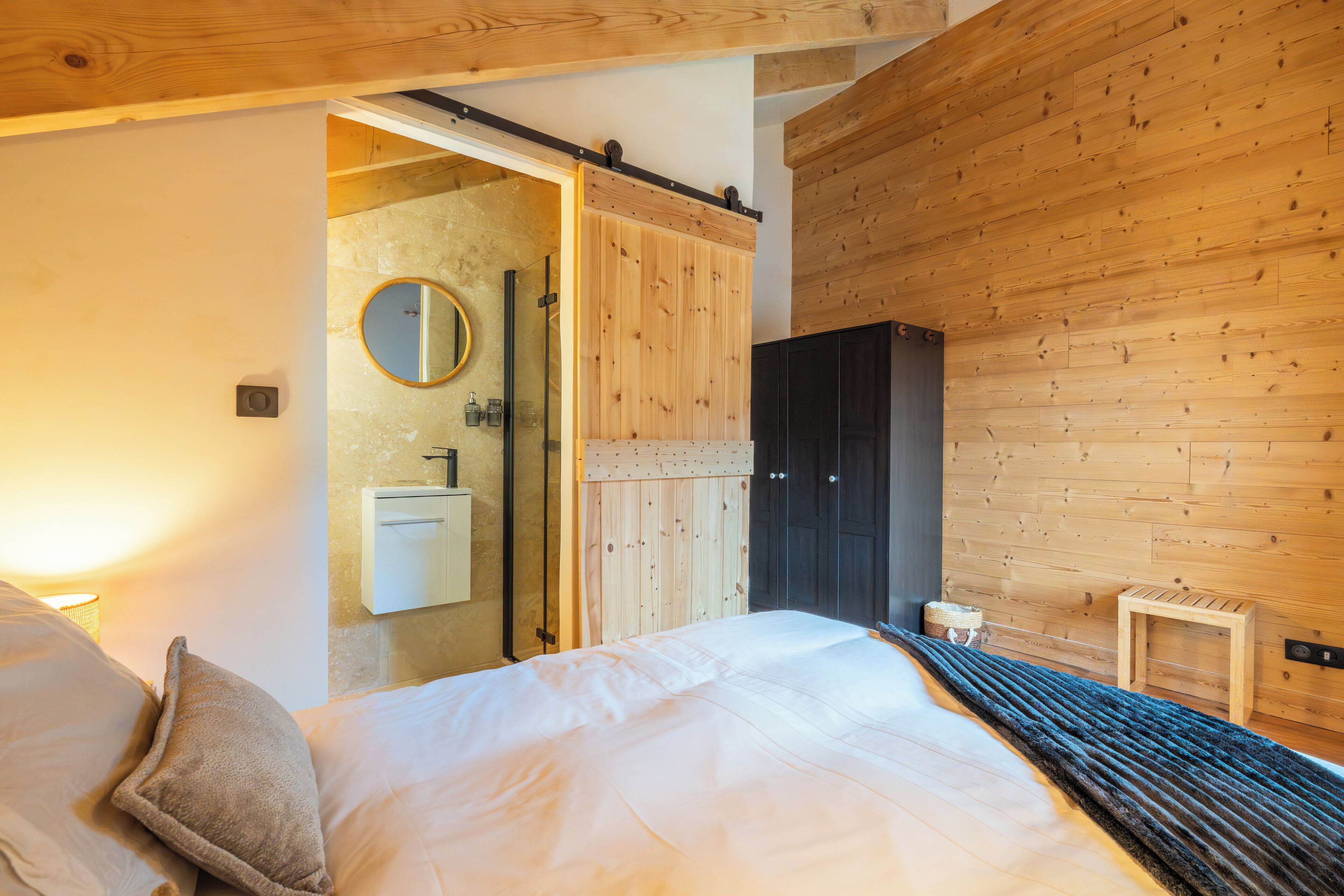 3 chambres, fer et planche à repasser, Wi-Fi gratuit