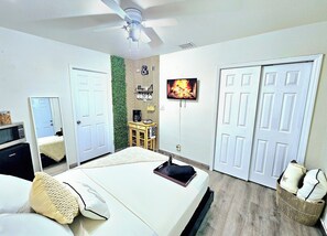 1 bedroom, desk, WiFi, bed sheets