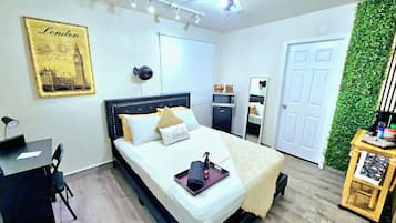 1 bedroom, desk, WiFi, bed sheets