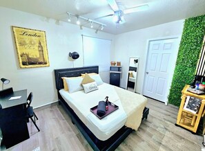 1 bedroom, desk, WiFi, bed sheets