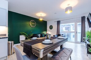 Dining - Luxe 2BR Central Apartment | Sleeps 4 | Pool table | Parking | PS4 (Manchester)