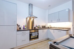 Fridge, microwave, oven, stovetop - Luxe 2BR Central Apartment | Sleeps 4 | Pool table | Parking | PS4 (Manchester)