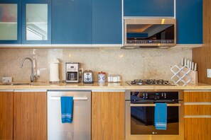 Mikrowelle, Ofen, Herdplatte, Geschirrspüler