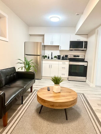 Microwave, oven, stovetop, coffee/tea maker. Cozy guest house in The Greens, Regina.
Newly finished 1-bed basement Suite.
