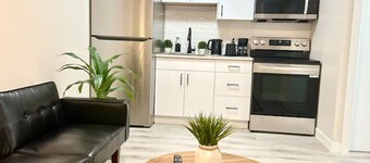 Cozy guest house in The Greens, Regina.
Newly finished 1-bed basement Suite.