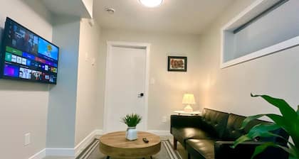Cozy guest house in The Greens, Regina.
Newly finished 1-bed basement Suite.
