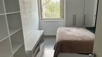 5 habitaciones, tabla de planchar con plancha, internet y ropa de cama