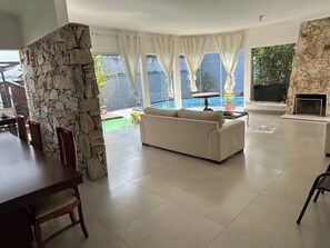 Interior - Large house with floor (São Paulo)