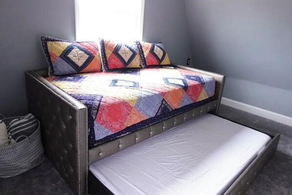 2 bedrooms, iron/ironing board, WiFi, bed sheets