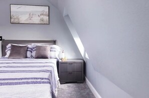 2 chambres, fer et planche à repasser, Wi-Fi, draps fournis