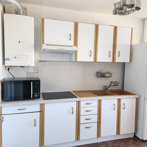 ثلاجة، ميكروويف، فرن، غسالة أطباق