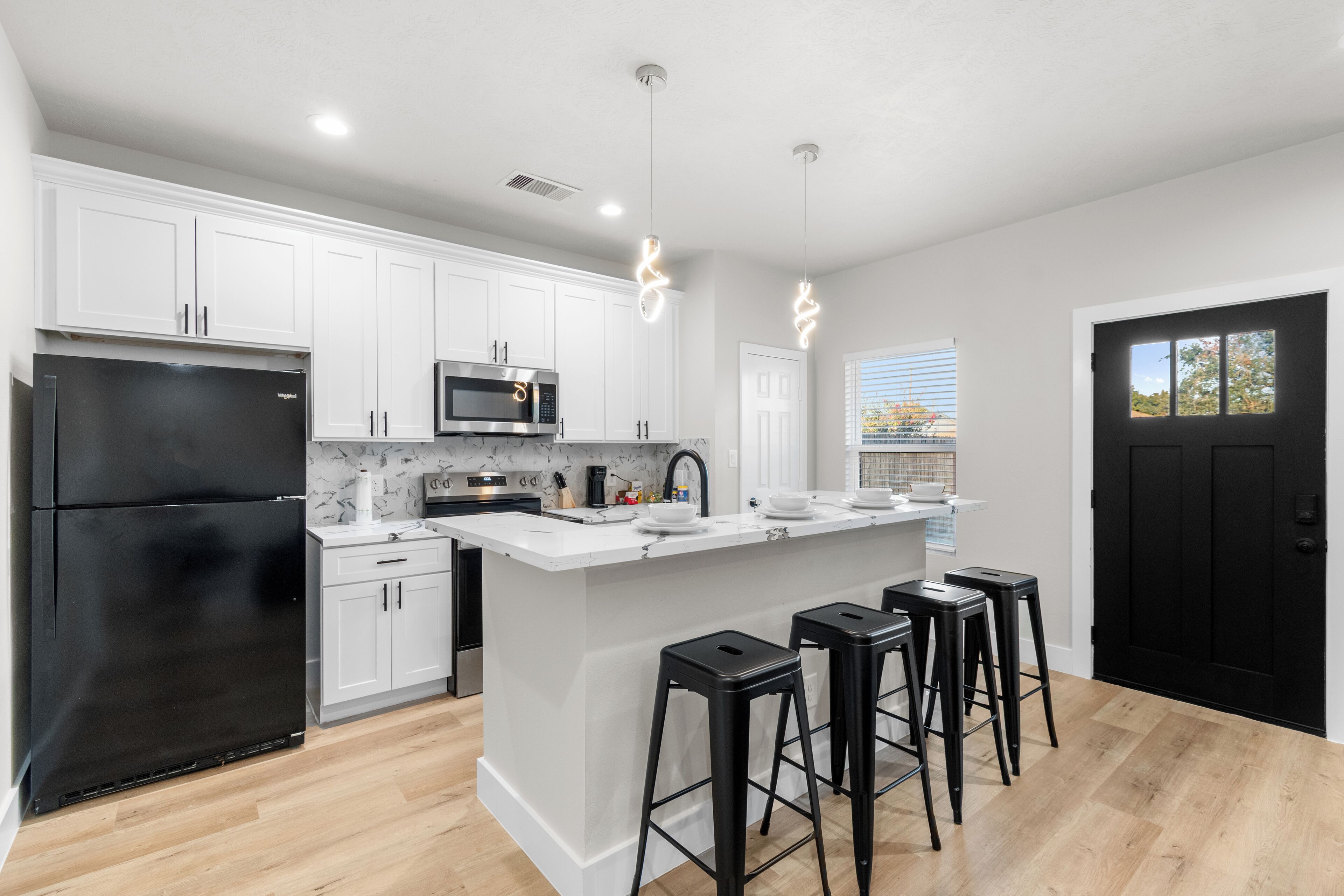 Microondas, horno y lavavajillas 