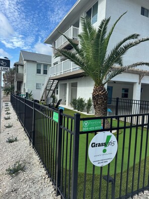 تفاصيل الفندق من الخارج