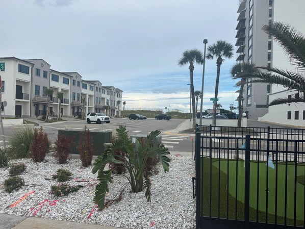 المنطقة المحيطة بالمنشأة