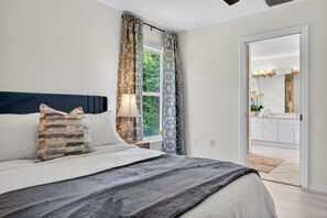 3 عدّة غرف نوم ومكواة/لوح كي وواي فاي مجانًا وملاءات أسرّة