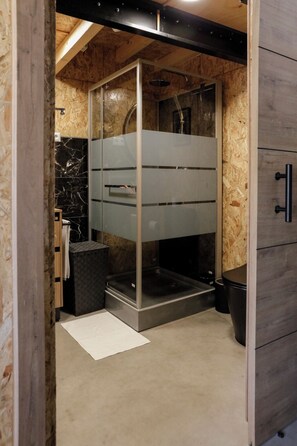 Bruser, hårtørrer, håndklæder, Sæbe