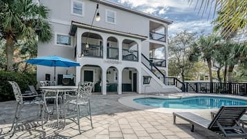 Een verwarmd zwembad