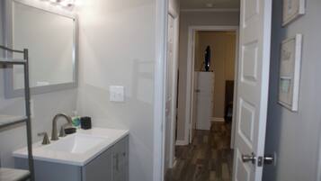 Asciugamani, sapone, carta igienica