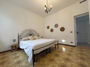 4 bedrooms, WiFi, bed sheets