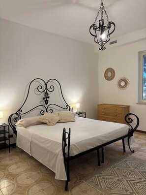 4 bedrooms, WiFi, bed sheets