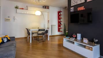 Smart-TV, Videospiele, DVD-Player, Bücher