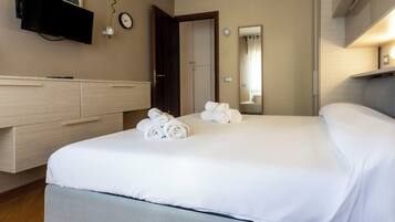 2 Schlafzimmer, Zimmersafe, Schreibtisch, Bügeleisen/Bügelbrett