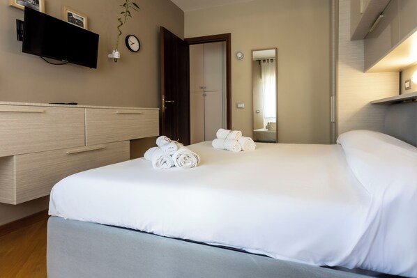 2 chambres, coffres-forts dans les chambres, bureau