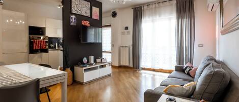 TV connectée, jeux vidéo, lecteur de DVD, livres