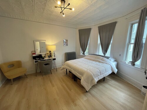 Cozy 1-bedroom apartment in charming Woodside Queens NY