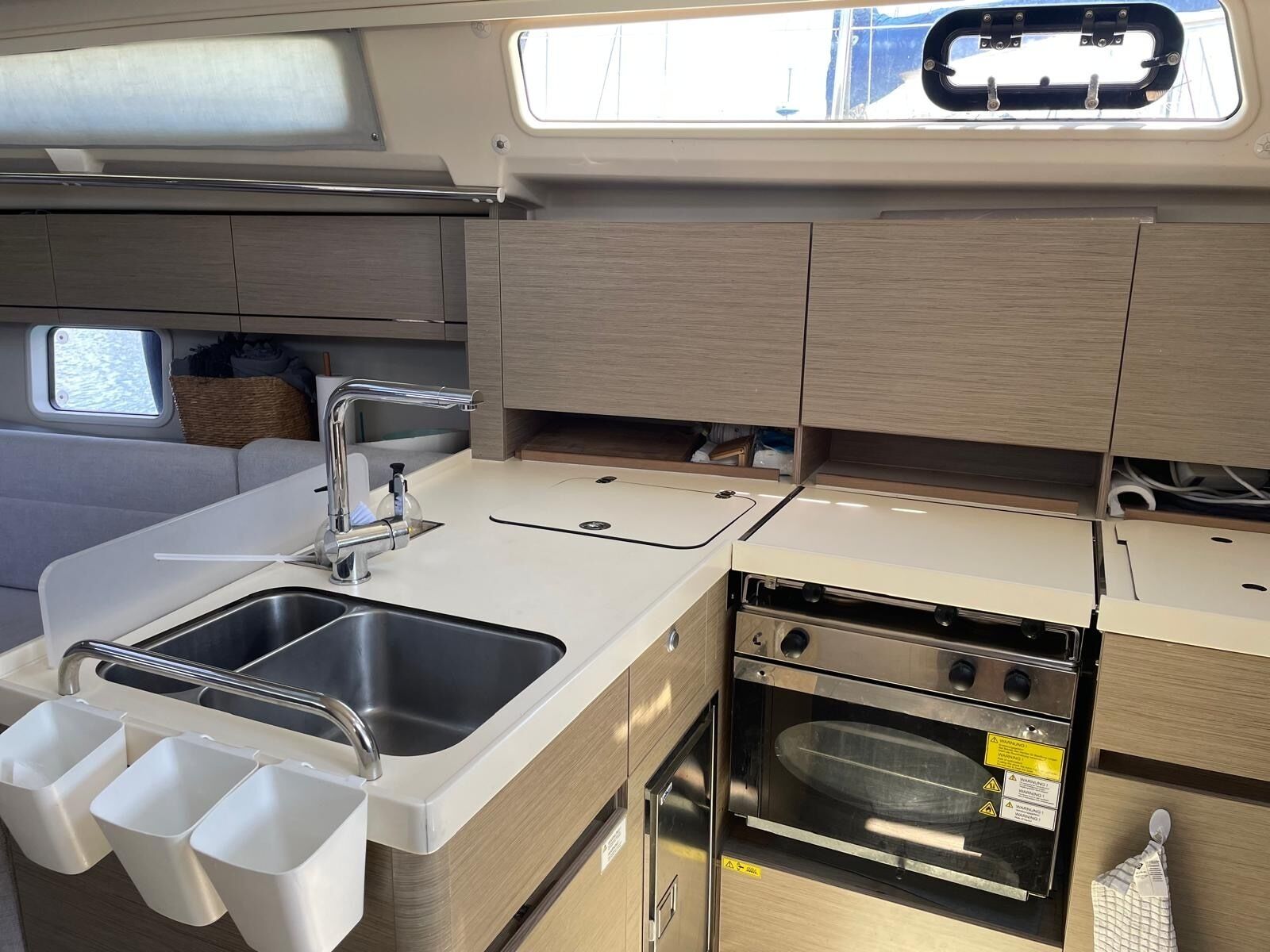 Frigorífico, cafetera o tetera, hervidor eléctrico y tostadora