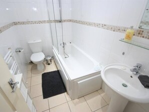 Hair dryer, towels, soap, toilet paper - 3 Bedroom Flat: King St Wallasey (Wallasey)