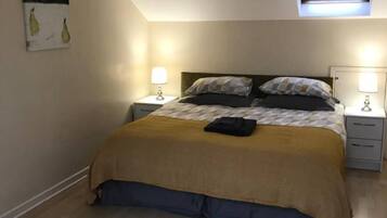 3 bedrooms, iron/ironing board, WiFi, bed sheets