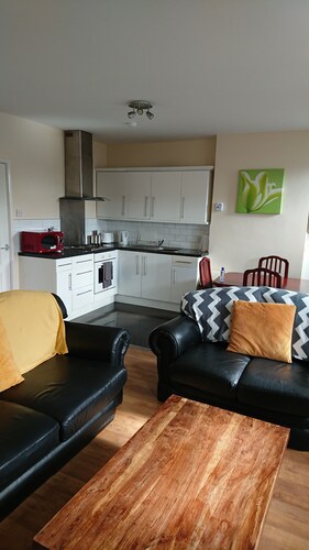 3 Bedroom Flat: King St Wallasey