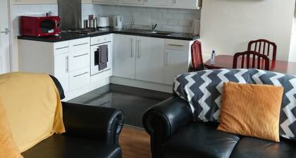 3 Bedroom Flat: King St Wallasey