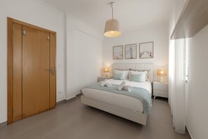 2 bedrooms, iron/ironing board, travel cot, Internet