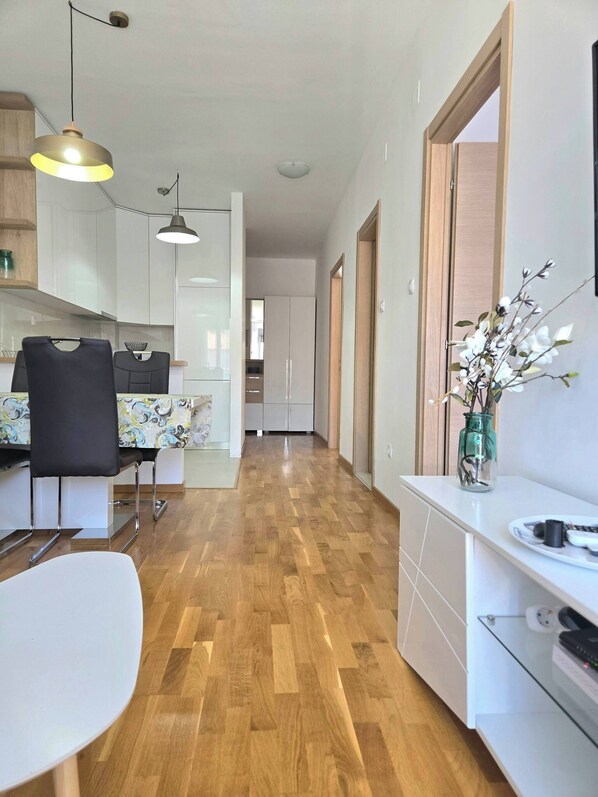 Apartment, 2 Bedrooms, Smoking, Balcony | Interior