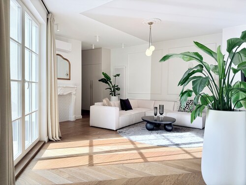 Luxury Penthouse • Direct Lift • Terrace • Parking