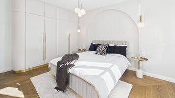 2 bedrooms, desk, iron/ironing board, WiFi