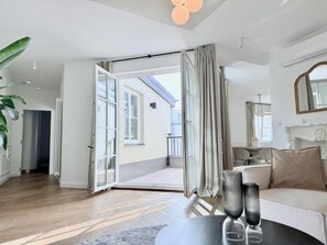 Smart TV, offices - Luxury Penthouse | Center | by Maison D’Or (Warsaw)
