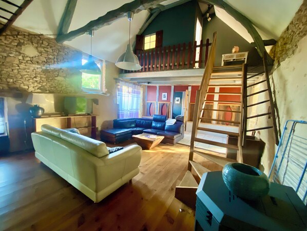 TV, fireplace, foosball, table tennis