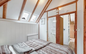 3 bedrooms, travel cot, free WiFi